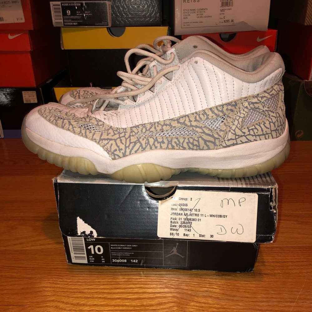 Jordan 11 low Colbalt